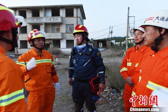 通过此次演练，进一步检验了部队实战能力，增强了官兵自信心。　吴寿臣 摄